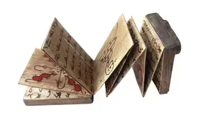 pagini din carte pustaha vazute din lateral